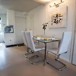 Unique 3bed - Generous Terrace - Lägenhet